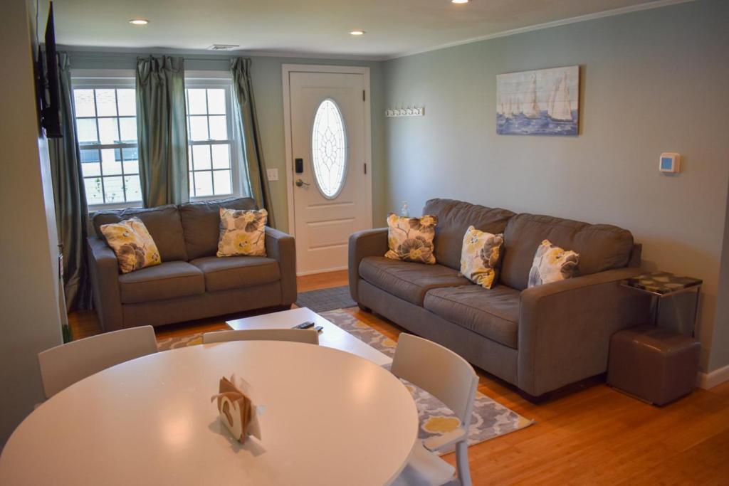 Seaside Serenity, Just A Block /0.1 Mile Away From The Beach Yarmouth Port Esterno foto