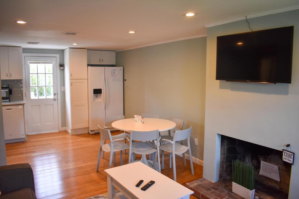 Seaside Serenity, Just A Block /0.1 Mile Away From The Beach Yarmouth Port Esterno foto