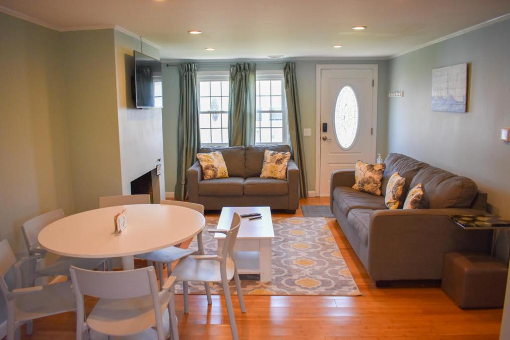 Seaside Serenity, Just A Block /0.1 Mile Away From The Beach Yarmouth Port Esterno foto