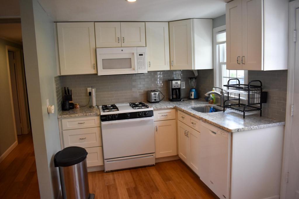Seaside Serenity, Just A Block /0.1 Mile Away From The Beach Yarmouth Port Esterno foto